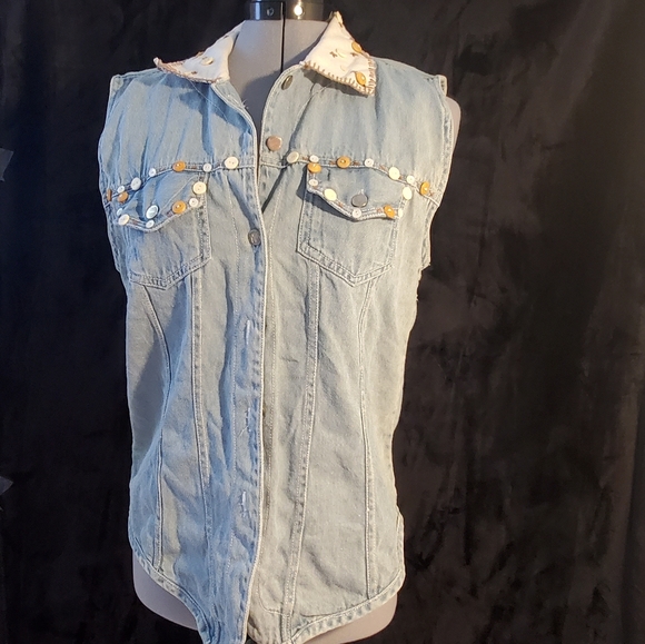 Vintage Denim sleeveless decorated buttonscJacket - Picture 3 of 7